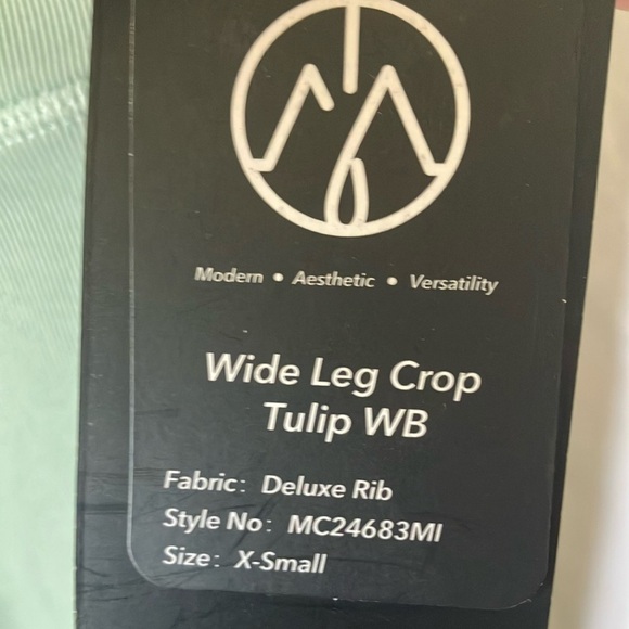 Move Technology: Tulip Waistband Wide Leg Crop Yoga Pants- XS - Picture 4 of 16